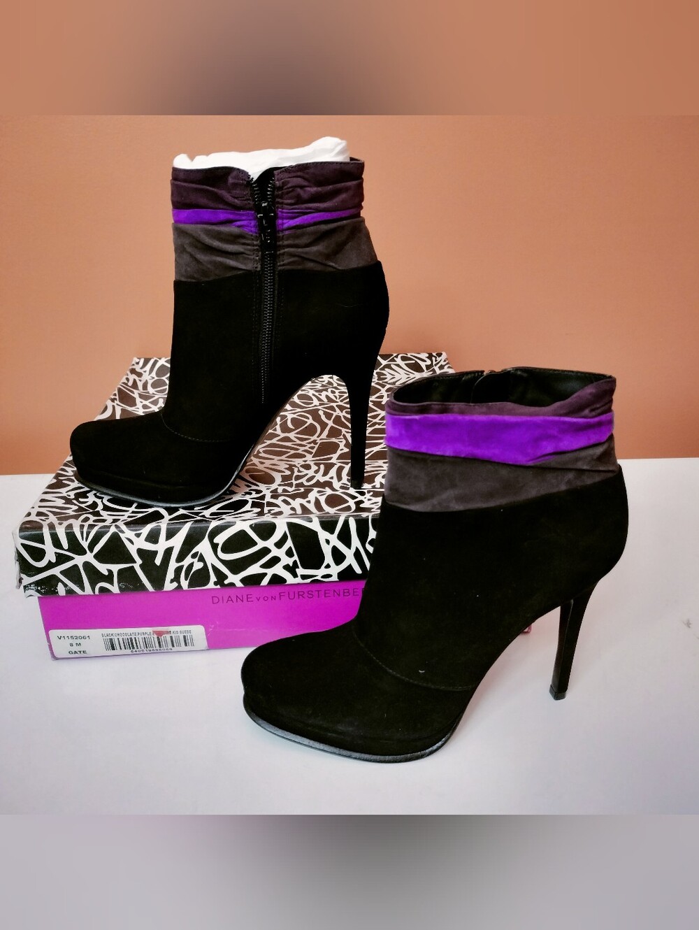DVF Diane von Furstenberg Gate Suede Platform Ankle Boots Size 8M Black Purple